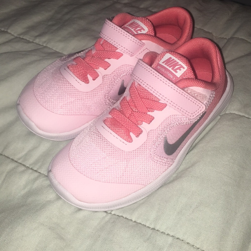 NWOT Nike Revolution 3 size 10c